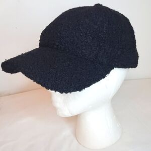 GiuliA - One Size- Black Sherpa Cap- Textured Hat- Unisex